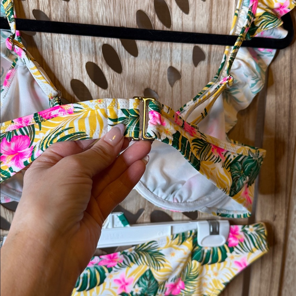 Tropical Print Ruffle Bikini Set - Picture 5 of 6